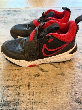 Nike Team Hustle D 11 Basketball Sneakers- Kids